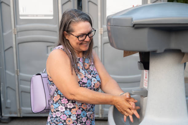 Best Porta potty delivery and setup  in Round Lake Beach, IL